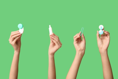 Female,Hands,With,Containers,For,Contact,Lenses,,Tweezers,And,Eye